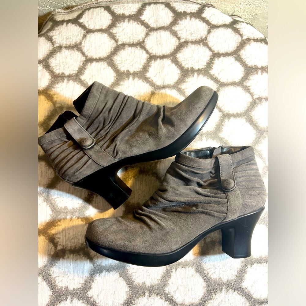 Dansko Women's Ankle Boots US 8.5-9 EU 39- side zip, grey/taupe color black sole